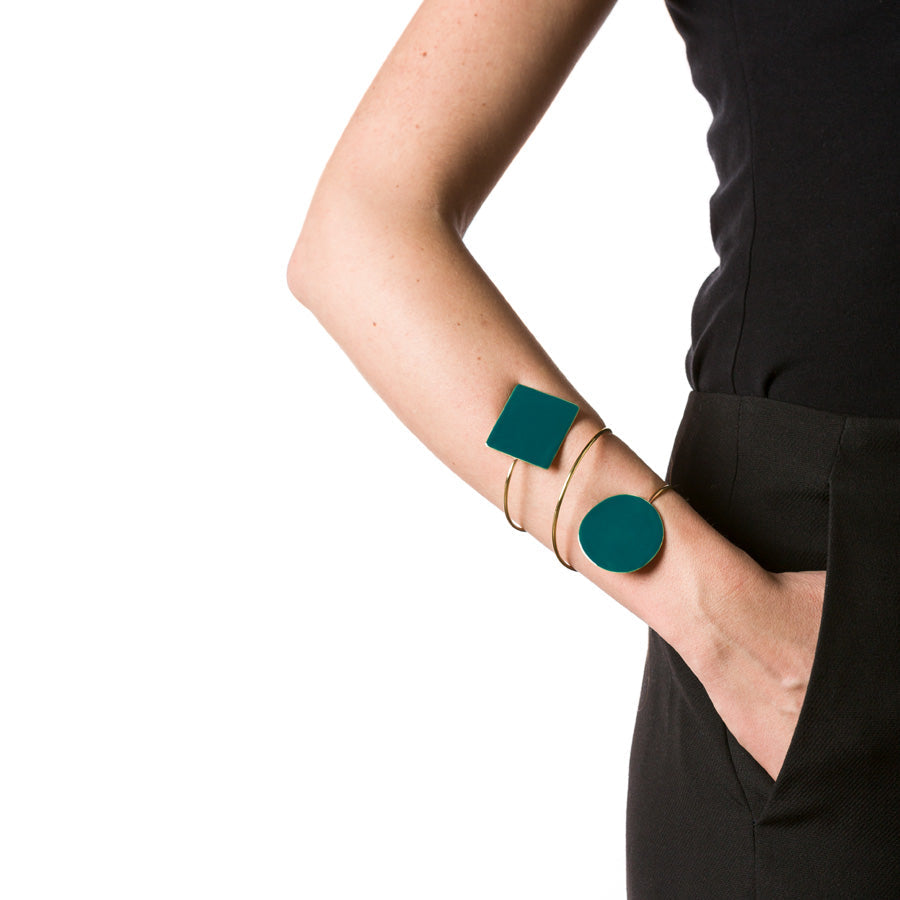 "BRACCIALE_GEOMETRIC_OTTONE_SMALTATO_PETROLIO_INDOSSATO"