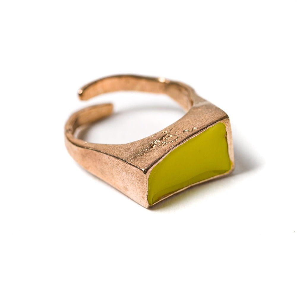 "ANELLO_CONTE_RUGGERO_VIII_BRONZO_SMALTATO_SENAPE"