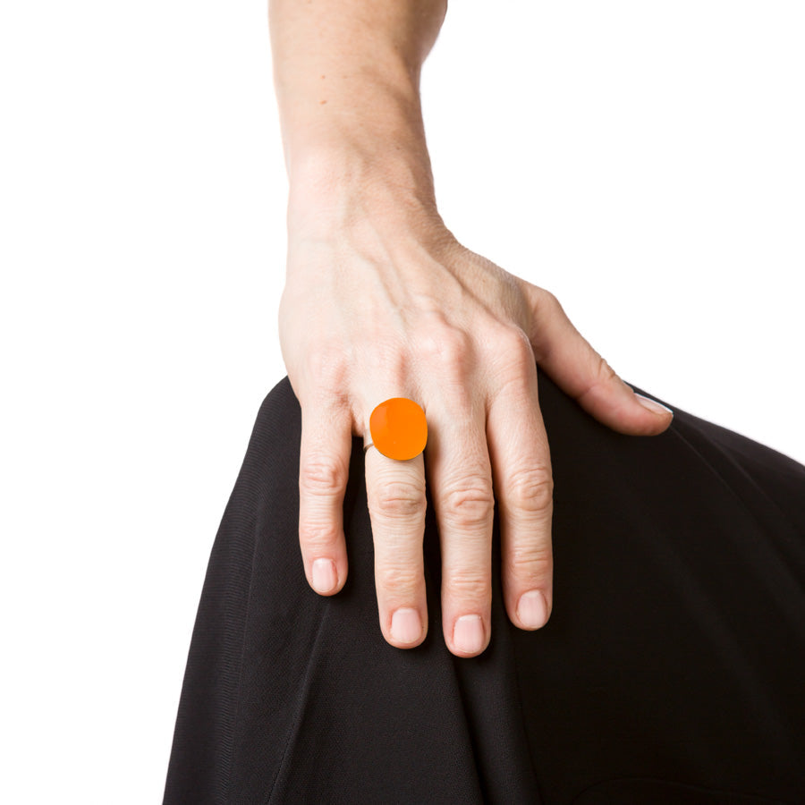 "ANELLO_CIOTOLA_MEDIO_ARGENTO-OTTONE_SMALTATO_ARANCIONE_CHIARO_INDOSSATO"