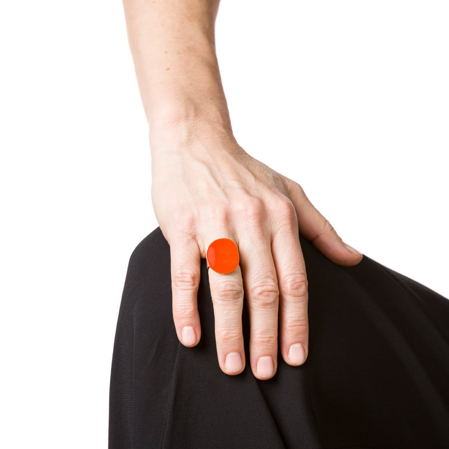 "ANELLO_CIOTOLA_MEDIO_ARGENTO-OTTONE_SMALTATO_ARANCIO_SCURO_INDOSSATO"