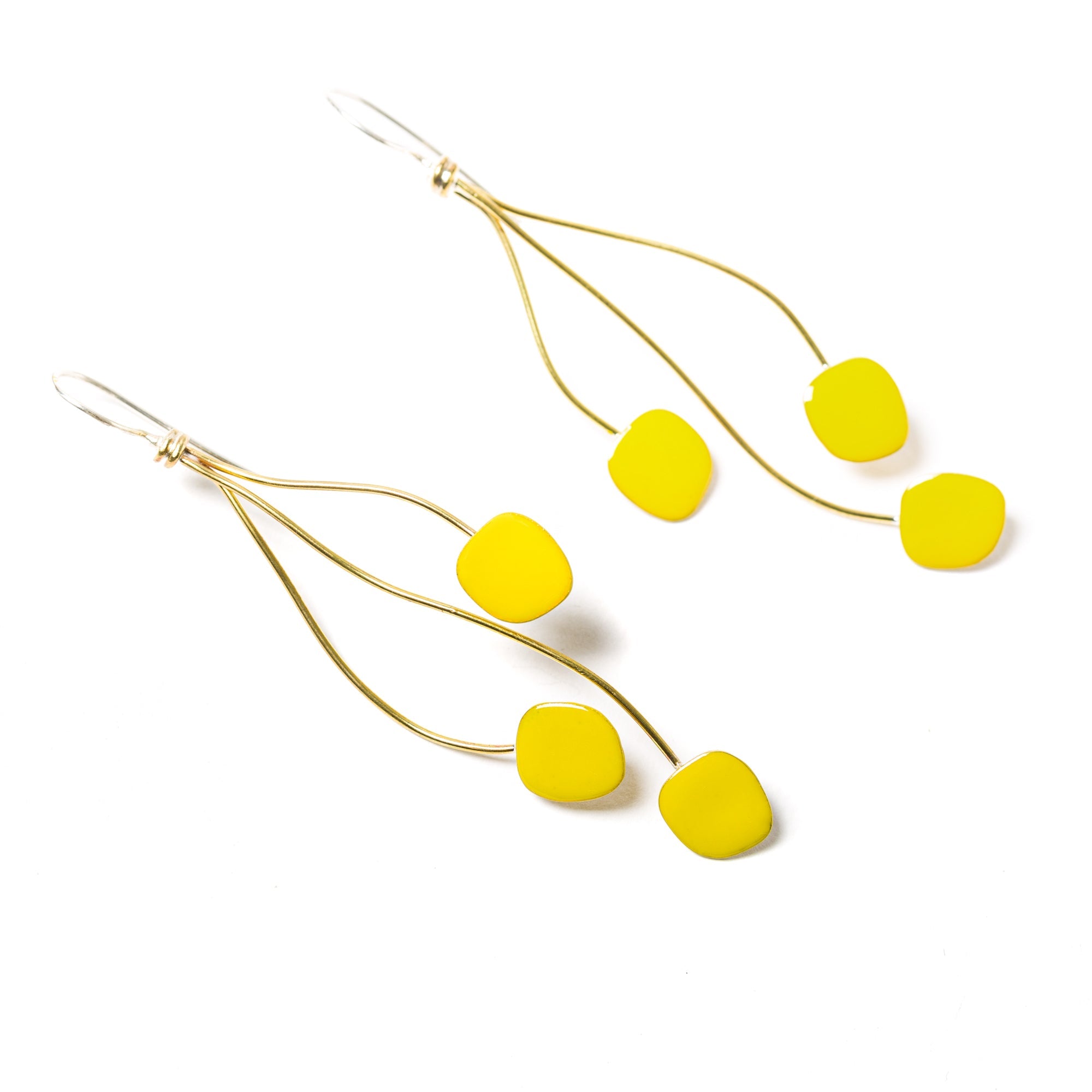 "ORECCHINI_TAORMINA_LIBERTY_OTTONE_SMALTATO_SENAPE"