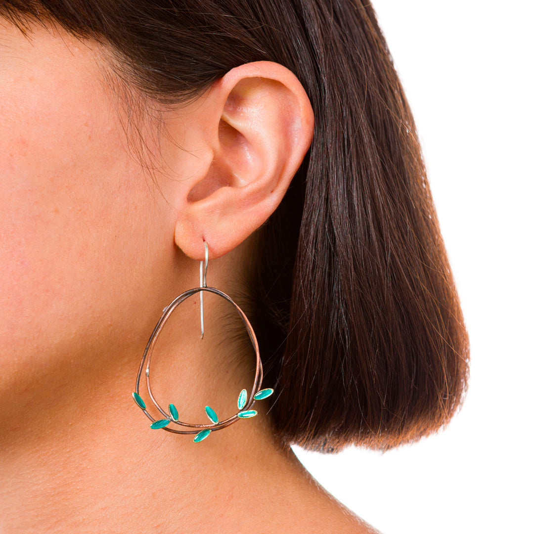 Boucles d'oreilles micro-feuilles « Come Tu Mi Vuoi » | Cuivre et émail transparent