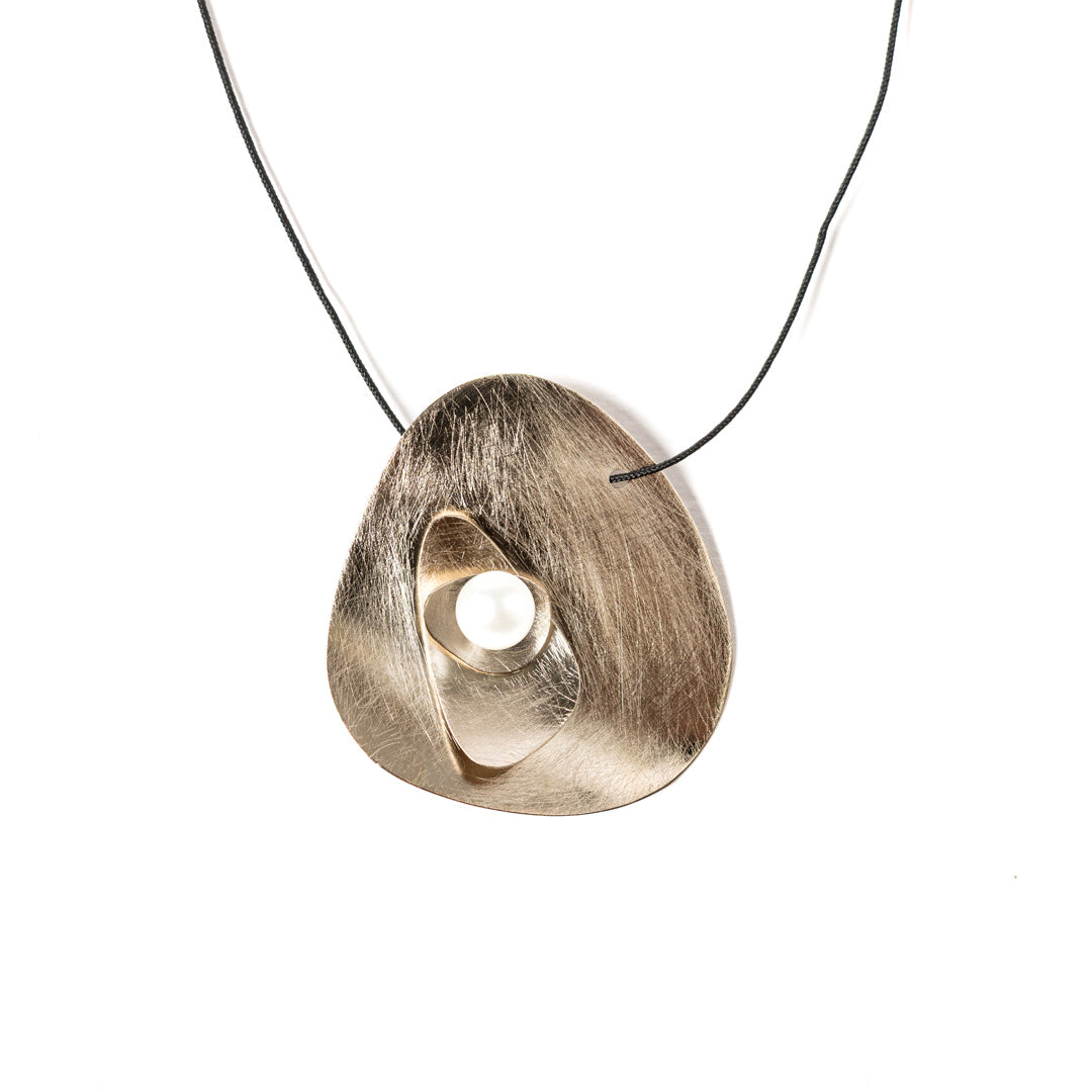Haiti Pendant | Gold-Plated Brass and Pearl