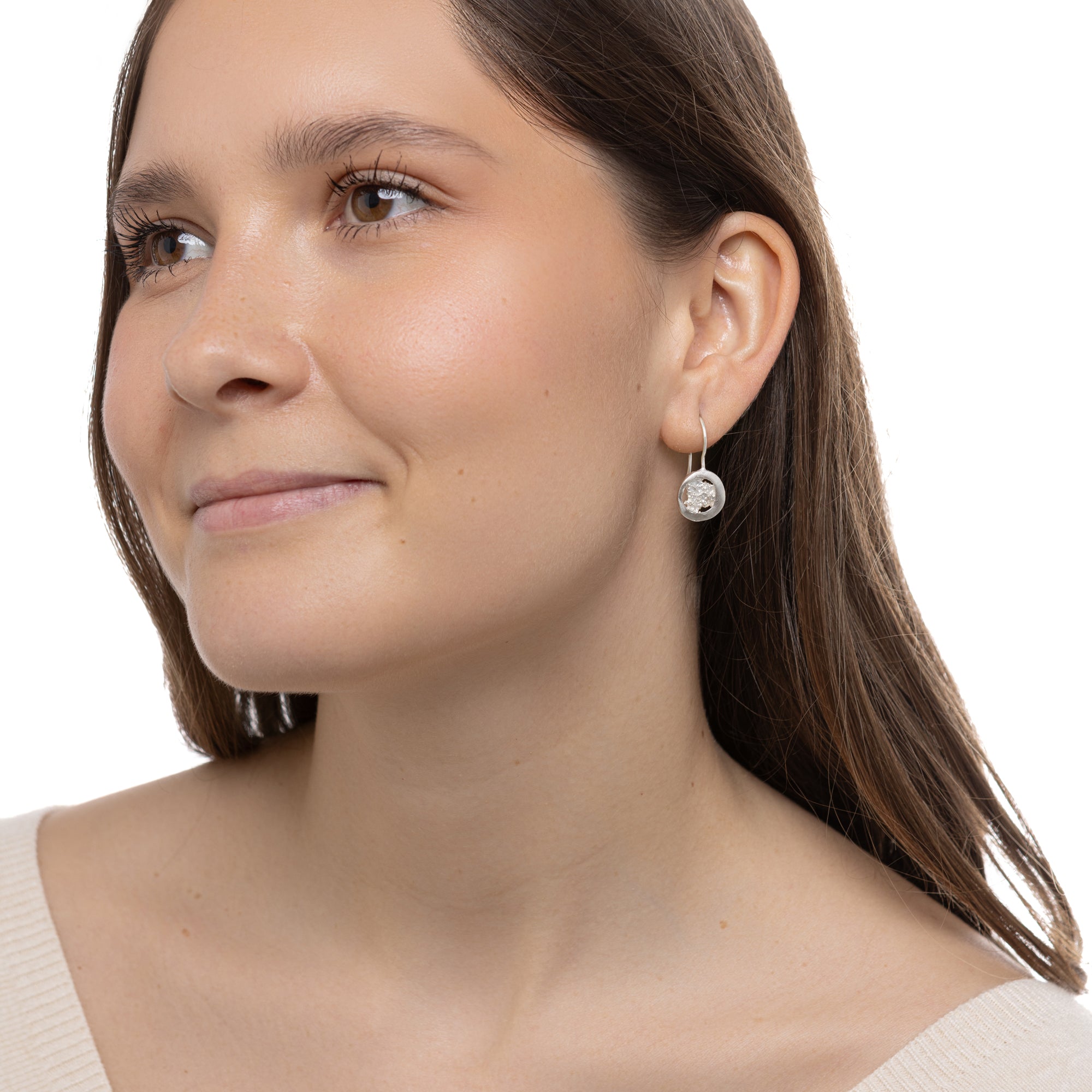 Boucles d'oreilles rondes Ischia Monachella | Émail pailleté argenté