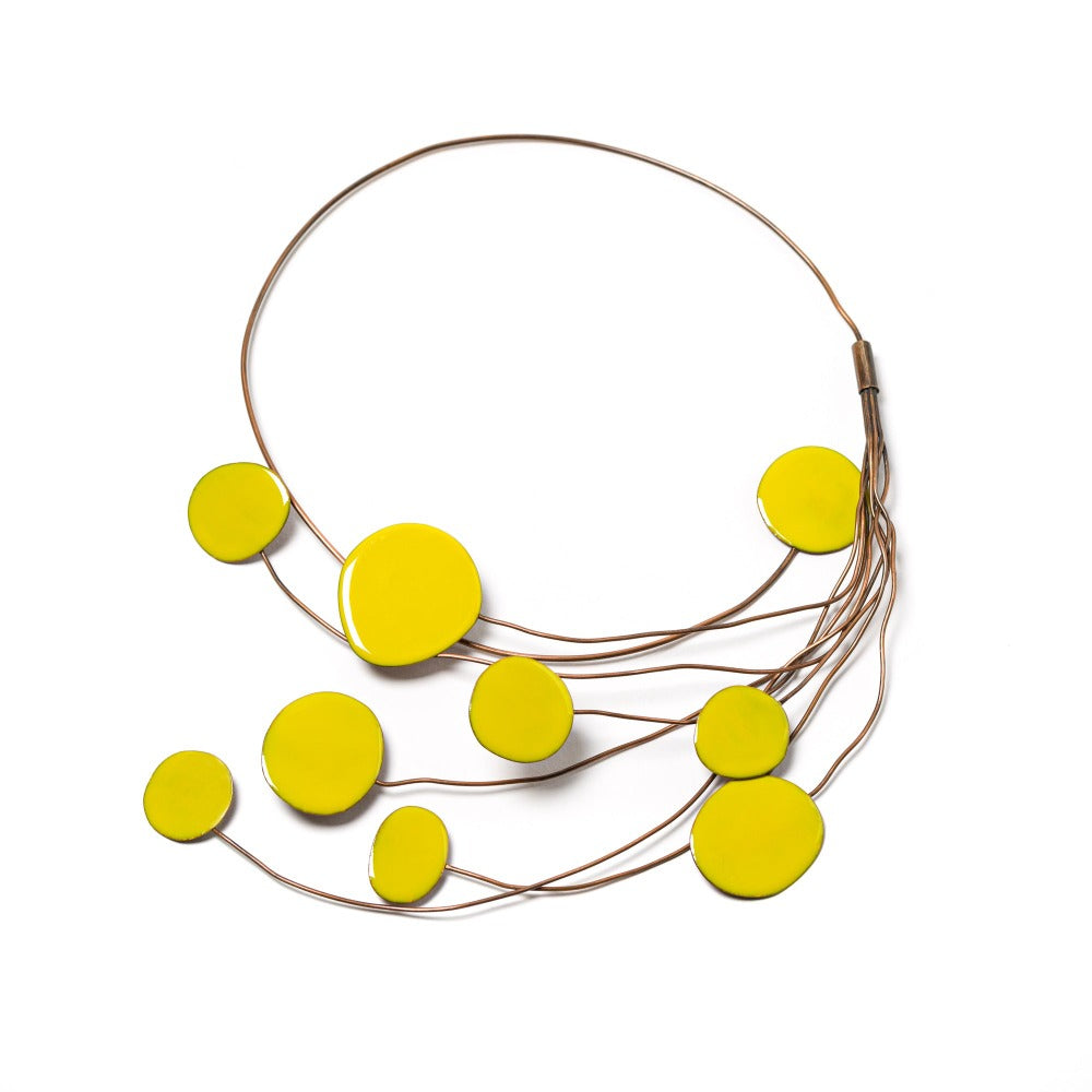 "COLLANA_TAORMINA_TONDI_PIENI_OTTONE_RAME_SMALTATO_SENAPE"