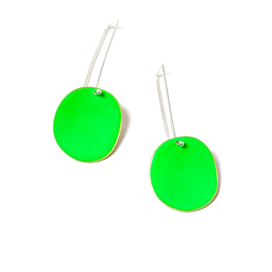 "ORECCHINI_PIASTRINA_MONACHELLA_OTTONE_SMALTATO_VERDE_FLUO"