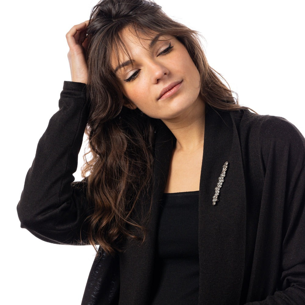 "spilla-gocce-di-memoria-argento-indossato"