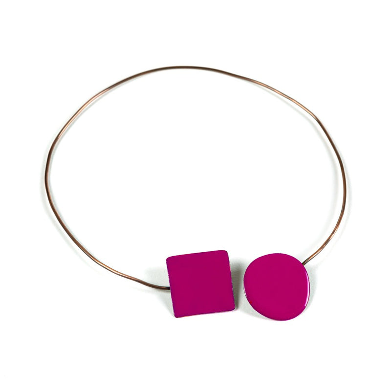 COLLANA_TAORMINA_GEOMETRICA_RAME_SMALTATA_FUCSIA