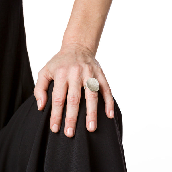 ANELLO_CIOTOLA_MEDIO_ARGENTO_INDOSSATO