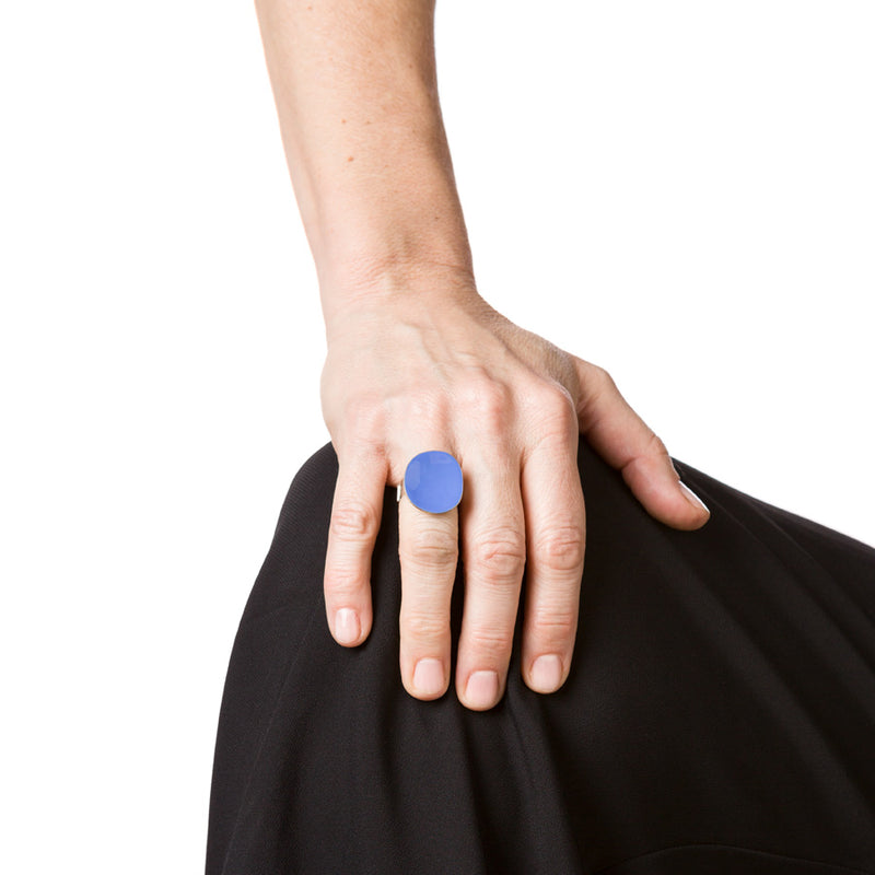 ANELLO_CIOTOLA_MEDIO_ARGENTO-OTTONE_SMALTATO_AZZURRO_PESCE_INDOSSATO