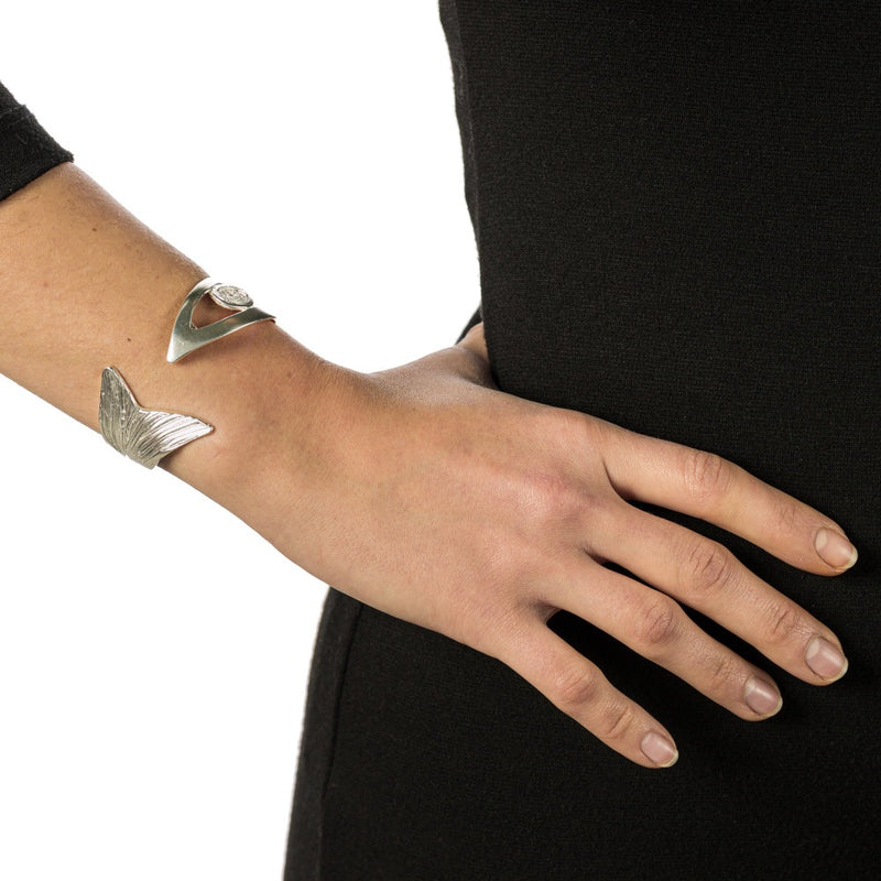Bracciale-pesce-vuoto-indossato