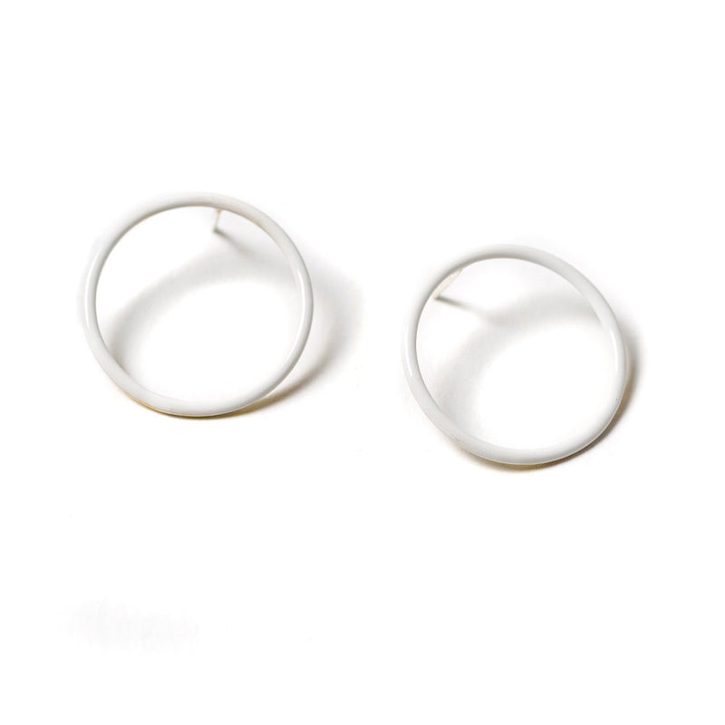 ORECCHINI_TAORMINA_CERCHI_VUOTI_OTTONE_SMALTATO_BIANCO