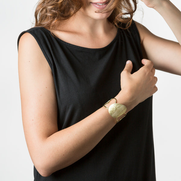 BRACCIALE_OTTONE_PIENI_VUOTI_INDOSSATO
